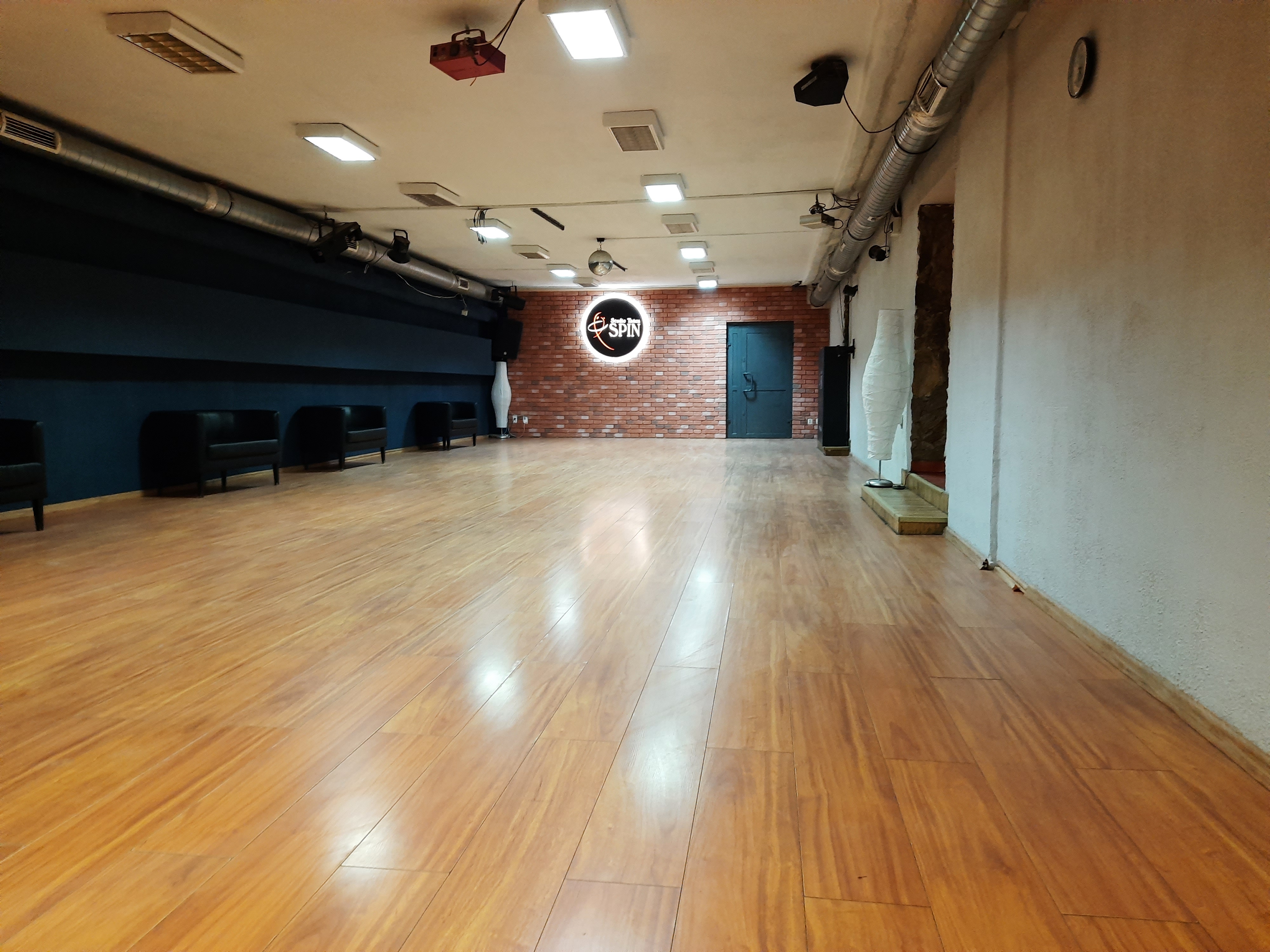 Studio Tańca Spin-Duża Sala Taneczna -tył